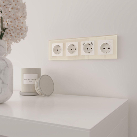 Рамка на 4 поста (молочный, стекло) W0041141 Werkel