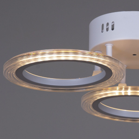 Потолочная люстра Reluce 09812-3.3-03A WH