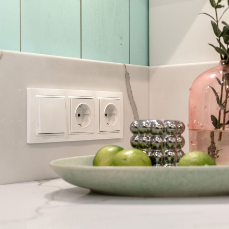 Выключатель двухклавишный проходной белый WL01-SW-2G-2W Werkel