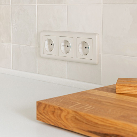 Рамка на 3 поста  перламутровый WL12-Frame-03 Werkel