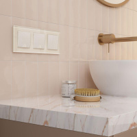 Рамка на 3 поста (молочный, стекло) W0031141 Werkel