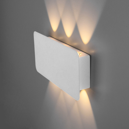 Настенный светодиодный светильник Elektrostandard Angle 40138/1 LED белый