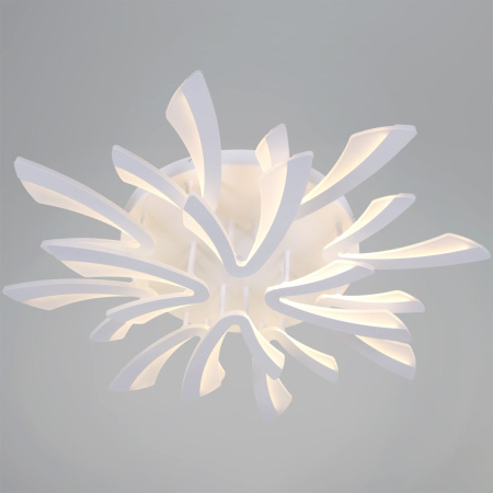 Потолочная люстра Reluce 59090-0.3-8+4 WH