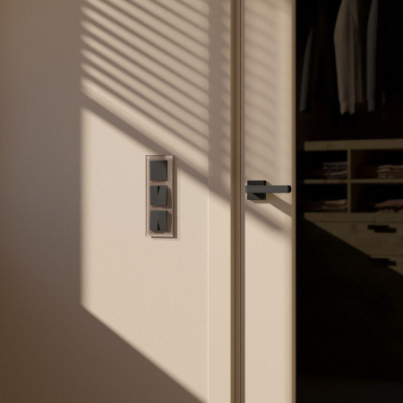 Рамка на 3 поста (латте, стекло) W0031142 Werkel