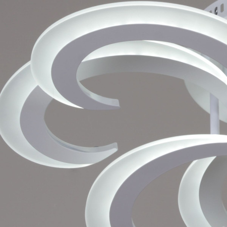 Потолочная люстра Reluce 05090-0.3-4+4 WH