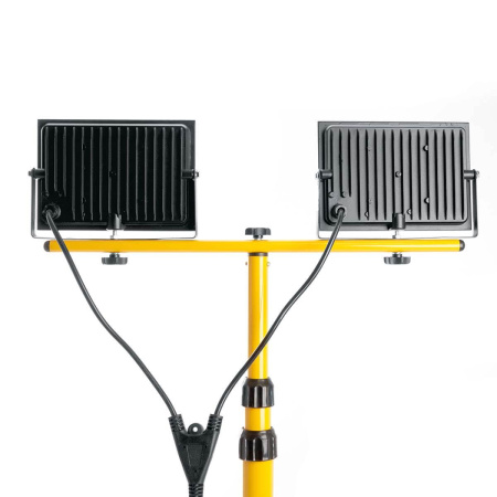 Светодиодный прожектор Feron LL502 на штативе 29567