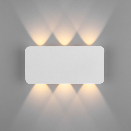 Настенный светодиодный светильник Elektrostandard Angle 40138/1 LED белый