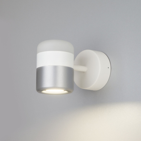 Настенный светодиодный светильник Eurosvet 20165/1 LED белый/серебро