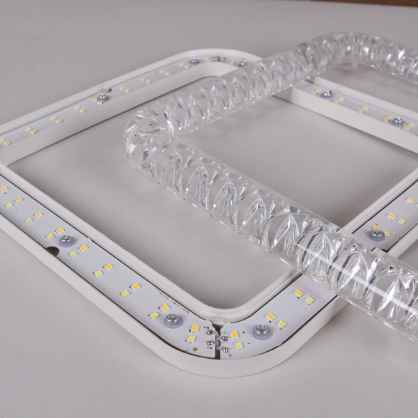 Потолочная люстра Reluce 09848-0.3-4+1A WH